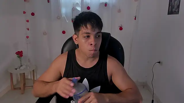 Snapshot of shooting_wilson chatting on February 27, 2026, 4:51 pm shooting wilson online show from February 27, 2026, 4:51 pm