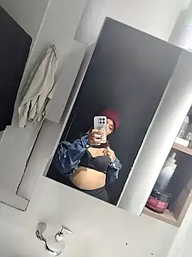 Small-lulu online show from January 15, 2026, 12:26 am