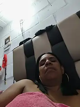 Snapshot of Zeyllyjhonson chatting on July 8, 2026, 3:44 am Zeyllyjhonson online show from July 8, 2026, 3:44 am