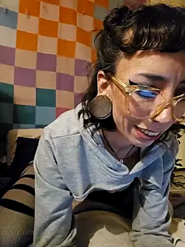 Snapshot of xxEMMxxx chatting on March 4, 2026, 5:57 am xxEMMxxx online show from March 4, 2026, 5:57 am