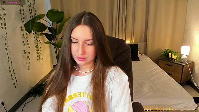 Celine Coello online show from March 31, 2026, 4:02 am