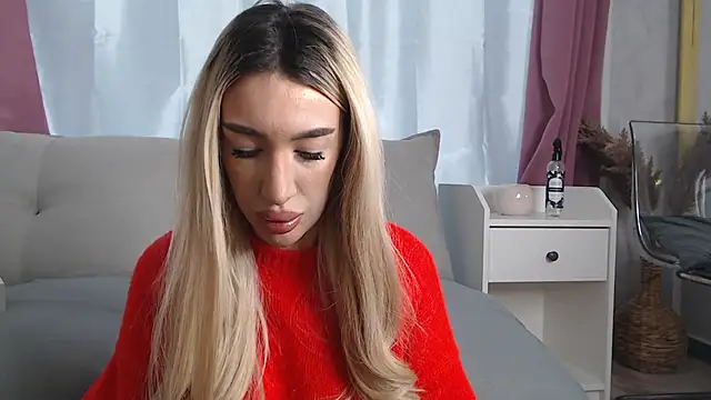 Snapshot of LunaVibes_ chatting on January 18, 2026, 6:28 am LunaVibes online show from January 18, 2026, 6:28 am