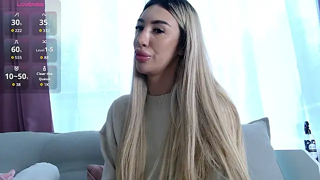 Snapshot of LunaVibes_ chatting on February 2, 2026, 7:18 am LunaVibes online show from February 2, 2026, 7:18 am