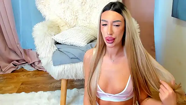 Snapshot of LunaVibes_ chatting on February 20, 2026, 5:59 am LunaVibes online show from February 20, 2026, 5:59 am