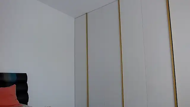 Snapshot of LunaVibes_ chatting on February 27, 2026, 6:35 am LunaVibes online show from February 27, 2026, 6:35 am