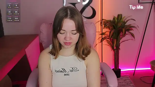 Snapshot of Kiss_Moon chatting on February 28, 2026, 1:01 pm Kiss Moon online show from February 28, 2026, 1:01 pm