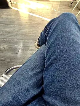 Snapshot of vali23 chatting on January 17, 2026, 9:25 am vali23 online show from January 17, 2026, 9:25 am