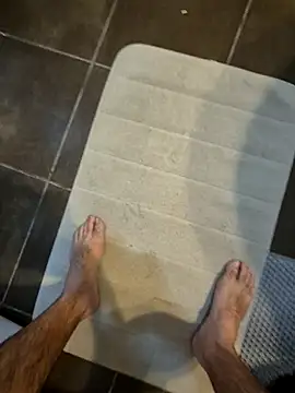 Snapshot of vali23 chatting on January 18, 2026, 9:35 am vali23 online show from January 18, 2026, 9:35 am