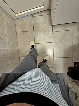 Snapshot of vali23 chatting on February 21, 2026, 11:22 am vali23 online show from February 21, 2026, 11:22 am