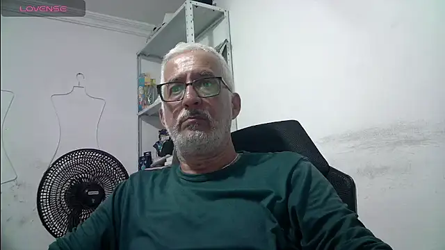 ceniizo1024 online show from June 18, 2026, 11:42 pm