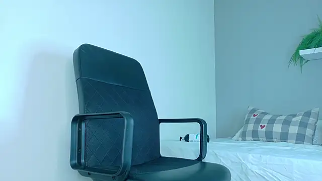 AndrewKenoxx  online show from February 20, 2026, 7:36 pm