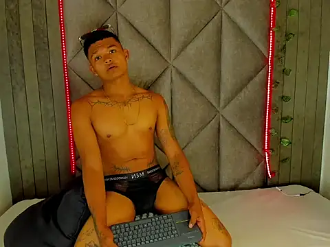 AndrewKenoxx  online show from March 7, 2026, 7:44 pm