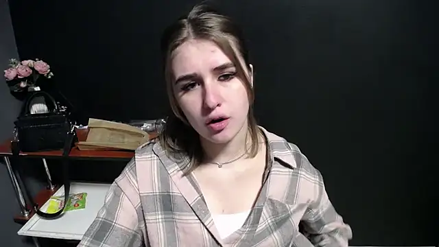 Snapshot of Sunny_siren chatting on February 2, 2026, 3:44 pm Sunny siren online show from February 2, 2026, 3:44 pm