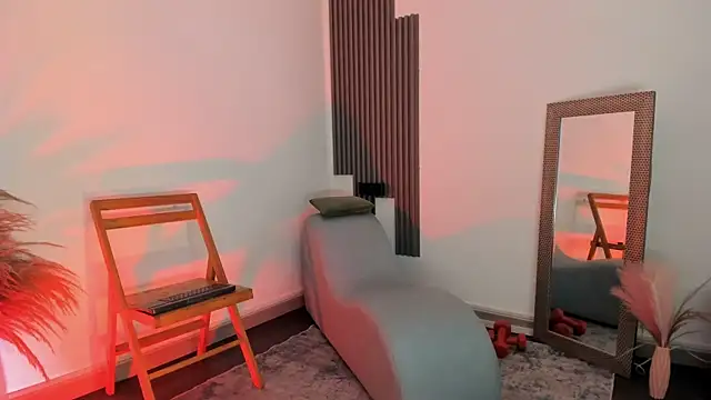 Snapshot of fransheskarossi chatting on February 4, 2026, 12:00 pm fransheskarossi online show from February 4, 2026, 12:00 pm