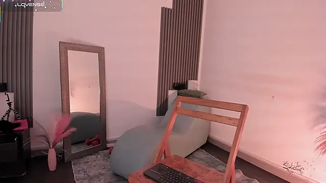 Snapshot of fransheskarossi chatting on February 5, 2026, 12:10 pm fransheskarossi online show from February 5, 2026, 12:10 pm