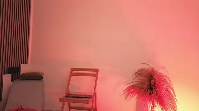 Snapshot of fransheskarossi chatting on February 14, 2026, 12:02 pm fransheskarossi online show from February 14, 2026, 12:02 pm