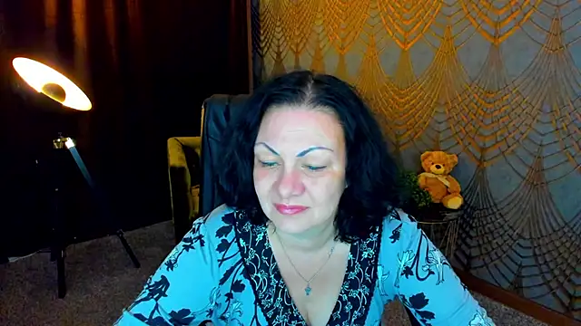IrissMoon online show from June 12, 2026, 5:45 pm