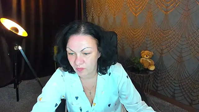 IrissMoon online show from June 13, 2026, 4:49 pm