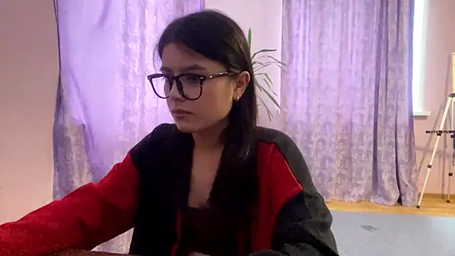SaintMari online show from April 29, 2026, 1:37 pm
