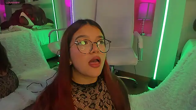 Snapshot of Rosy_Sweet chatting on February 17, 2026, 12:12 pm Rosy Sweet online show from February 17, 2026, 12:12 pm