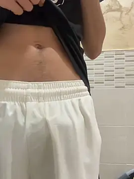 Snapshot of piccolo2002 chatting on March 7, 2026, 9:28 am piccolo2002 online show from March 7, 2026, 9:28 am