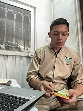 santiObrero online show from April 13, 2026, 8:25 pm