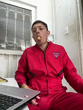 santiObrero online show from April 17, 2026, 3:15 pm