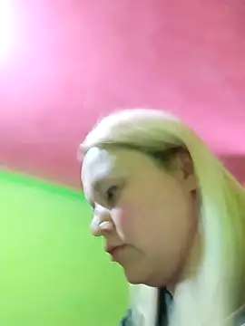 Snapshot of LisaWiliams chatting on February 4, 2026, 10:32 am LisaWiliams online show from February 4, 2026, 10:32 am