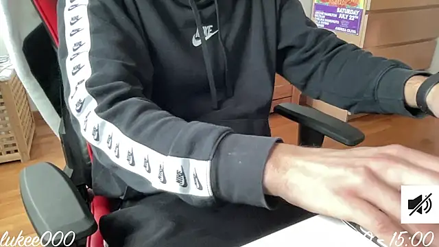 Snapshot of lukee000 chatting on January 19, 2026, 1:15 pm lukee000 online show from January 19, 2026, 1:15 pm