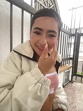 Snapshot of AuroraJohns_Pink chatting on March 4, 2026, 7:53 pm AuroraJohns Pink online show from March 4, 2026, 7:53 pm