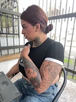 EmilyMoore Pink online show from March 2, 2026, 12:45 pm