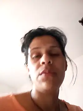 mitzukywinteer online show from February 1, 2026, 2:04 pm