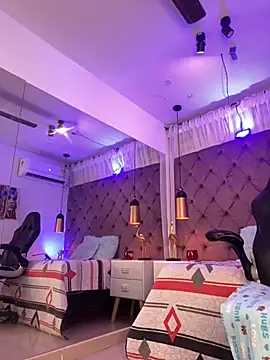 Auri   online show from May 15, 2026, 7:32 pm