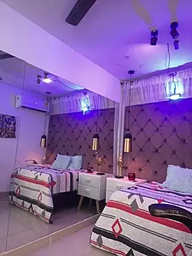 Auri   online show from May 17, 2026, 7:32 pm