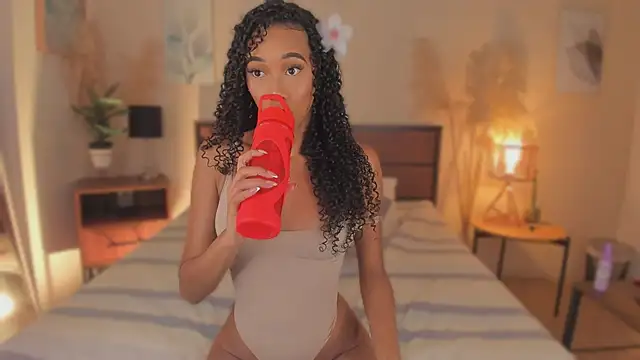 Snapshot of KaryMooon chatting on February 7, 2026, 8:45 pm KaryMooon online show from February 7, 2026, 8:45 pm