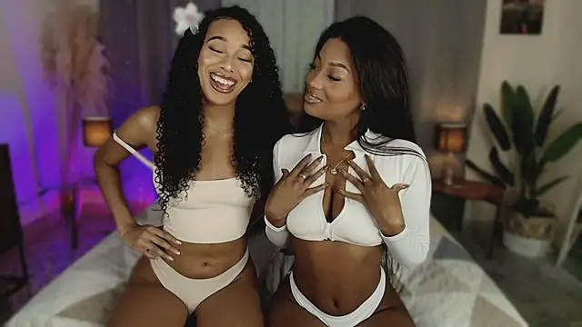 Snapshot of KaryMooon chatting on February 8, 2026, 8:45 pm KaryMooon online show from February 8, 2026, 8:45 pm