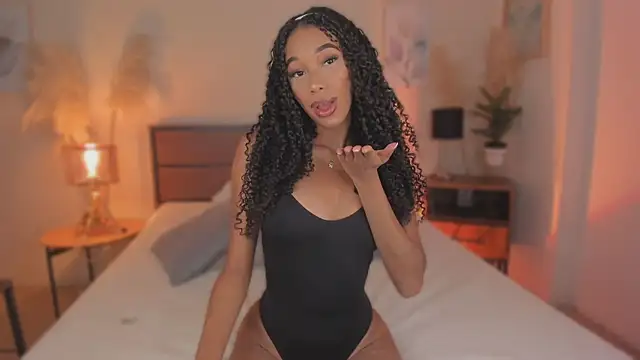 Snapshot of KaryMooon chatting on February 18, 2026, 9:00 pm KaryMooon online show from February 18, 2026, 9:00 pm