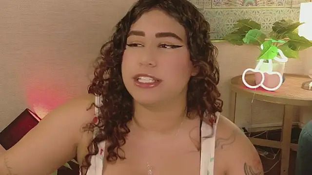 Snapshot of Maya_house chatting on April 14, 2026, 5:46 am Maya house online show from April 14, 2026, 5:46 am