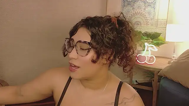 Snapshot of Maya_house chatting on April 21, 2026, 4:19 am Maya house online show from April 21, 2026, 4:19 am