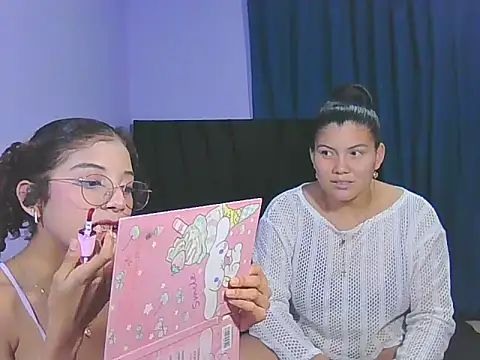 Snapshot of Helena-Paola chatting on February 10, 2026, 5:44 am Helena-Paola online show from February 10, 2026, 5:44 am