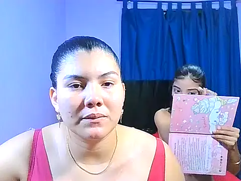 Snapshot of Helena-Paola chatting on February 15, 2026, 11:56 pm Helena-Paola online show from February 15, 2026, 11:56 pm