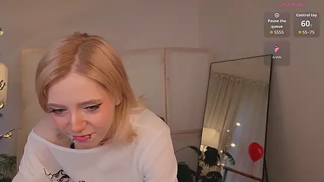 Snapshot of MoonlightAsuna chatting on February 15, 2026, 1:52 pm MoonlightAsuna online show from February 15, 2026, 1:52 pm