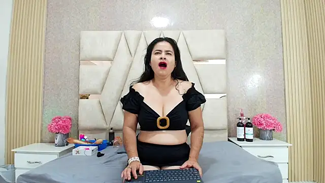 CrystallGomes online show from April 10, 2026, 9:25 am