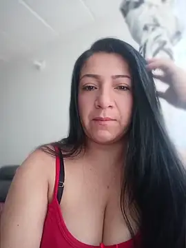 Snapshot of Katysaez chatting on May 27, 2026, 9:45 pm Katysaez online show from May 27, 2026, 9:45 pm