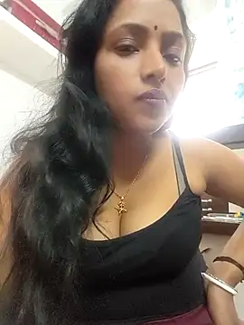 Snapshot of Hot-Tinaa chatting on February 13, 2026, 6:31 am Hot-Tinaa online show from February 13, 2026, 6:31 am