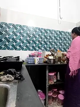 Snapshot of Hot-Tinaa chatting on February 27, 2026, 2:33 am Hot-Tinaa online show from February 27, 2026, 2:33 am