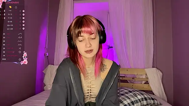 Snapshot of Dina_Cams chatting on March 1, 2026, 4:42 pm Dina Cams online show from March 1, 2026, 4:42 pm