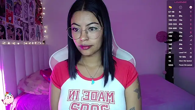Danna Soffia online show from May 6, 2026, 1:14 am