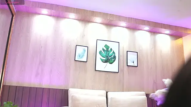 Snapshot of IzisLust chatting on February 16, 2026, 11:39 am IzisLust online show from February 16, 2026, 11:39 am