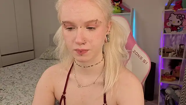 Mia WaterFall online show from March 13, 2026, 3:13 am